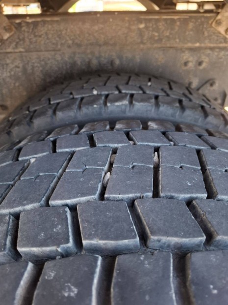 8db Mbp ptkocsi kamion kerk felni gumi 