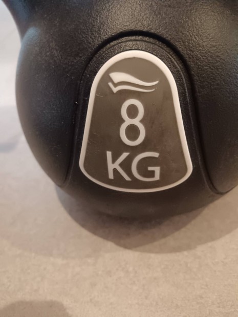 8kg-os kettlebell elad 