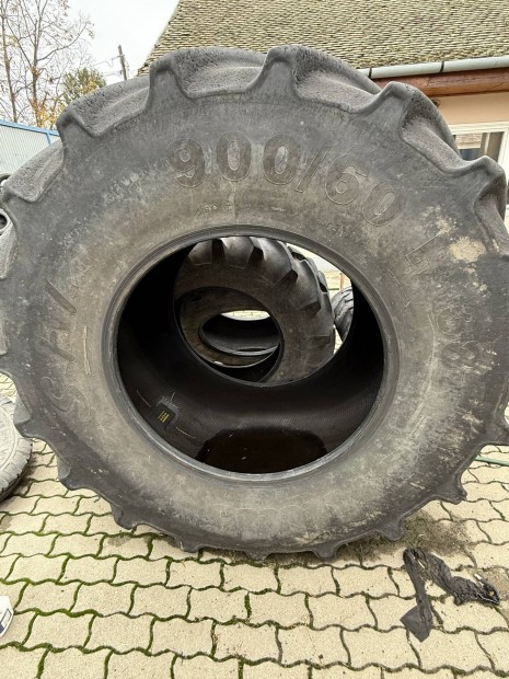 900/60R38-as hasznlt gumiabroncs elad
