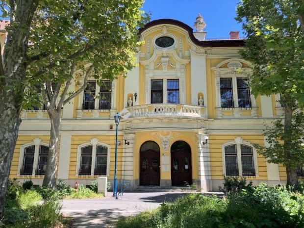 904 nm-es h�z elad� Kiskunf�legyh�za