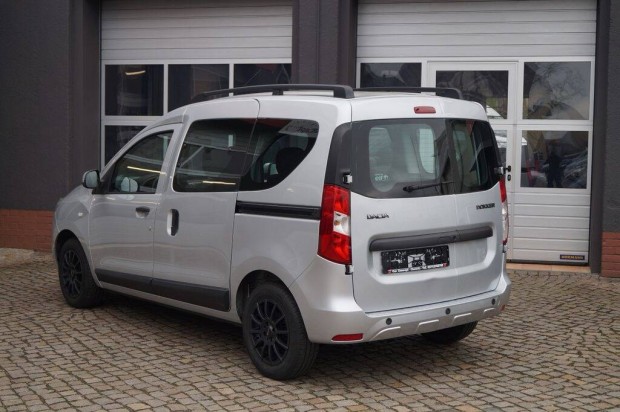 905548054R pa66gf30 Dacia csomagtrajt zr motor