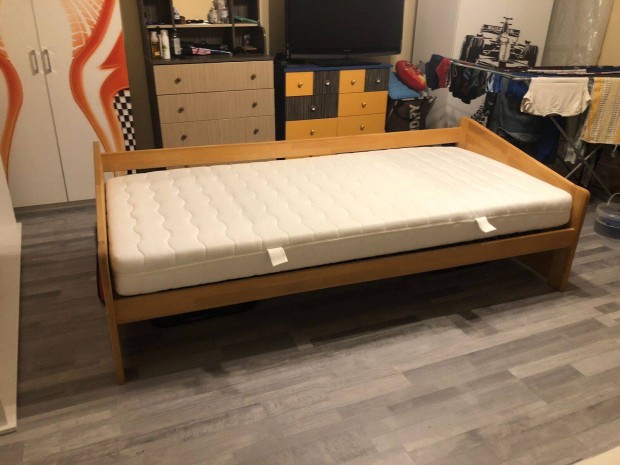 90*200 ágy, ágyráccsal, matraccal eladó