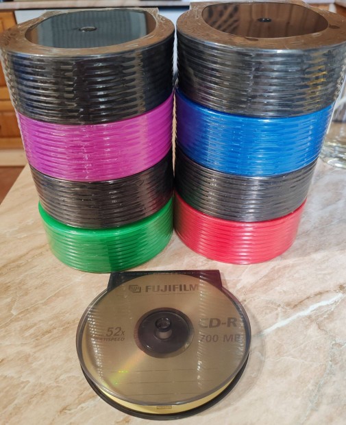 90 db CD/DVD tok tbb sznben egyben elad