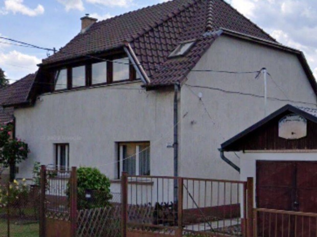 90 m2 laks, mellkplet, kocsibell, udvar, kert