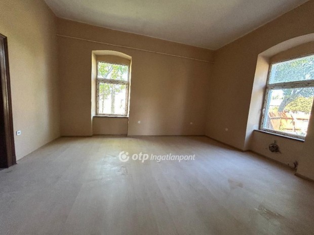 90 nm-es h�z elad� Kunhegyes