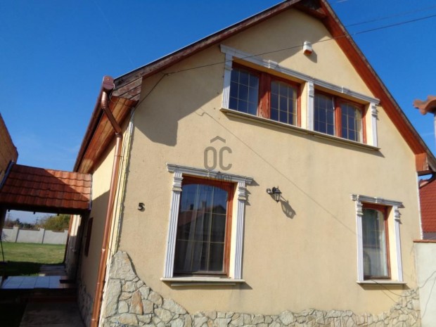 90 nm-es lak�s elad� Cegl�d