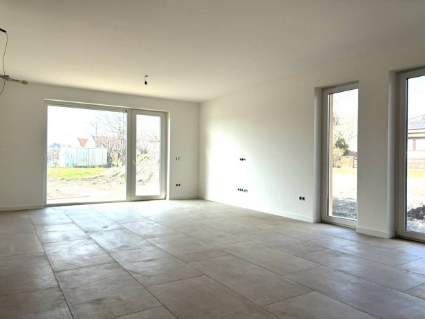 90m2 es �j �p�t�s� Lak�s-Kertkapcsolattal