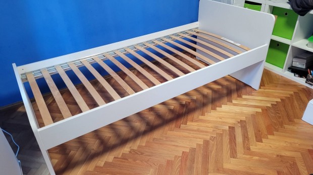 90x200 cm jó állapotú ágy, matraccal és ágyráccsal eladó!