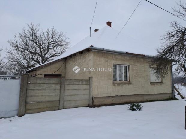 91 nm-es h�z elad� Madaras