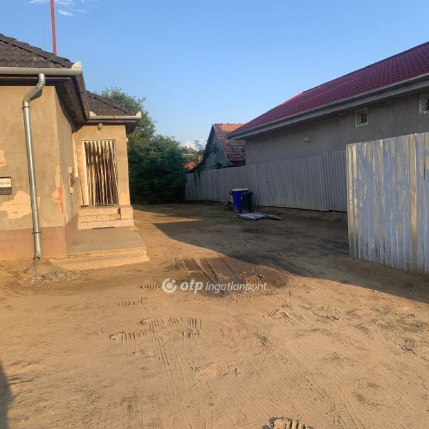 91 nm-es h�z elad� Ny�regyh�za