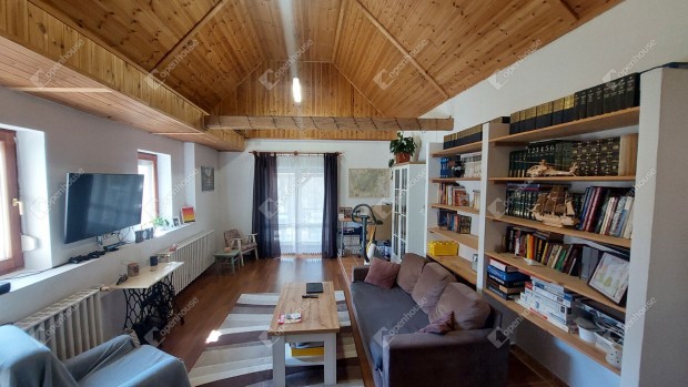 91 nm-es h�z elad� Oroszl�ny