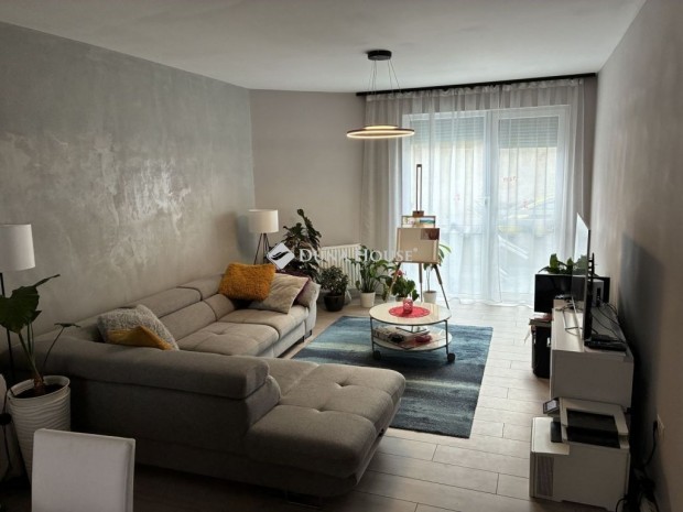 91 nm-es lak�s elad� Gy�r