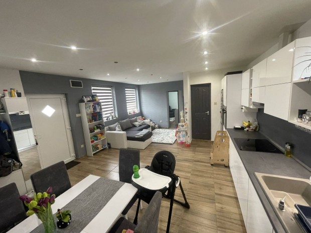 91 nm-es �jszer� ikerh�z Borb�ny�n!