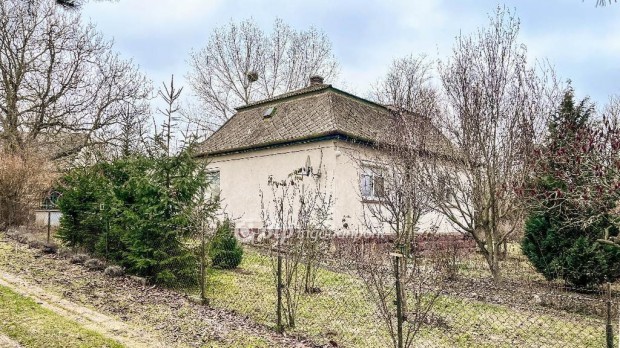 92 nm-es h�z elad� Bakonyp�terd