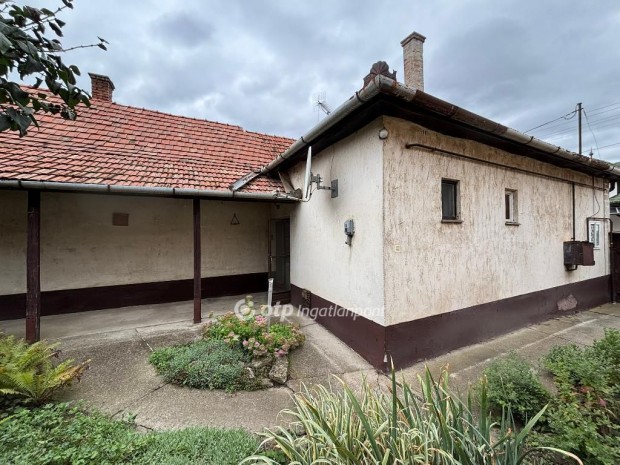 92 nm-es h�z elad� Hajd�b�sz�rm�ny