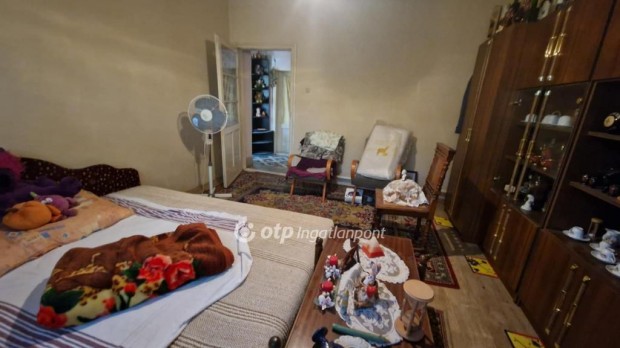 92 nm-es h�z elad� J�szap�ti