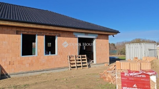 92 nm-es h�z elad� Kecskem�t