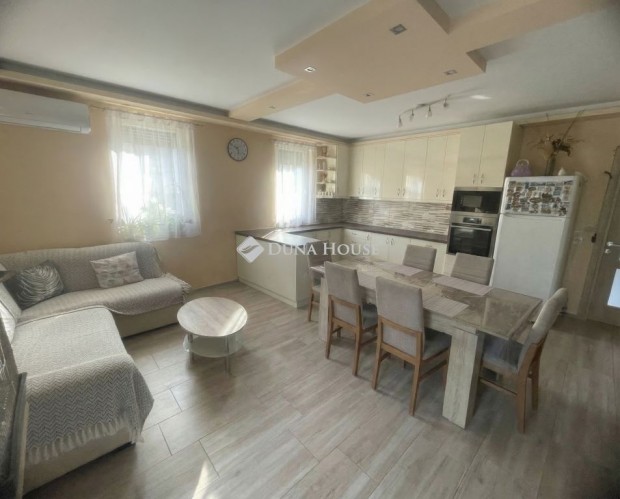 92 nm-es h�z elad� Kecskem�t