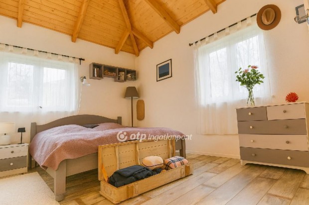 92 nm-es h�z elad� Kiskunlach�za