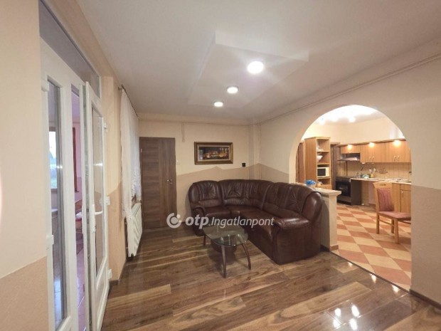 92 nm-es h�z elad� Nemeskocs