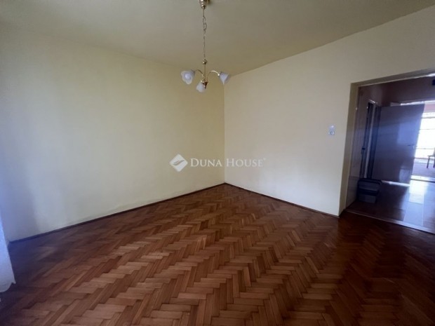 92 nm-es h�z elad� Szeged