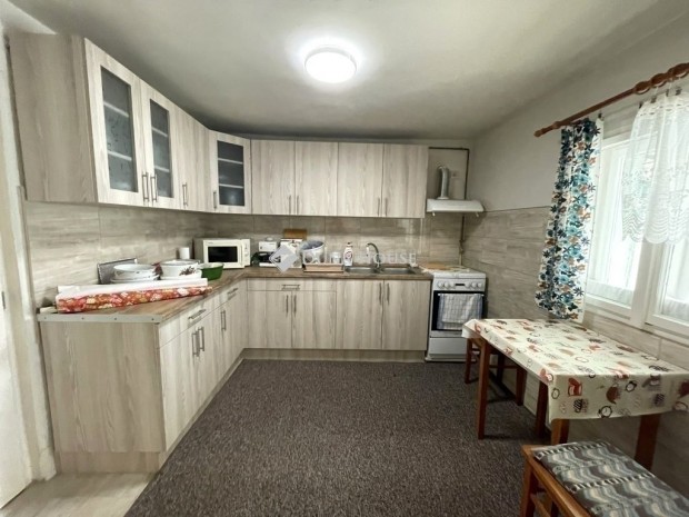 92 nm-es h�z elad� Szeged