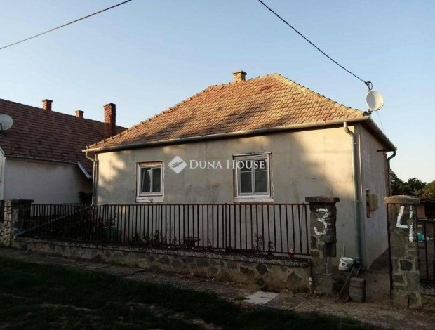 92 nm-es h�z elad� V�n�ck #5109486