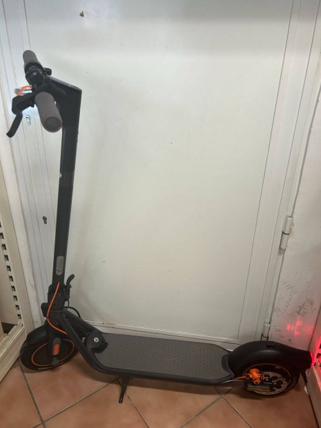 93 km Segway Ninebot F40 22 km/h elektromos roller