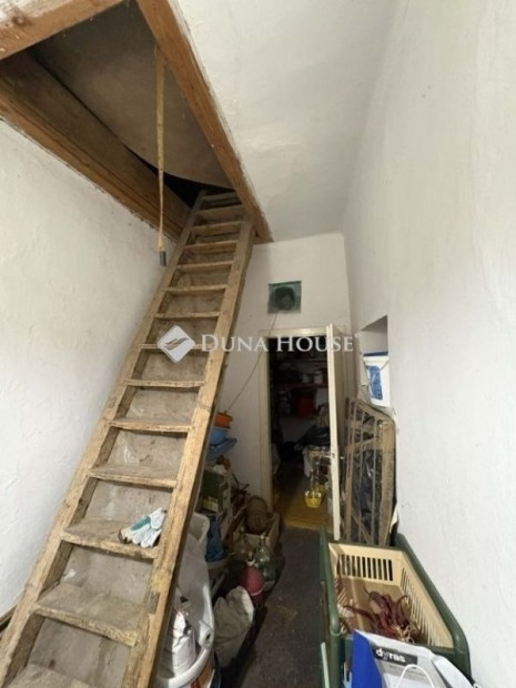 93 nm-es h�z elad� Dabas