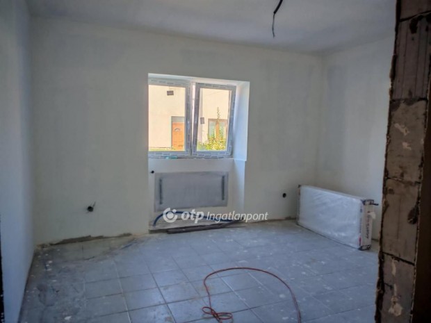 93 nm-es hz elad Hatvan