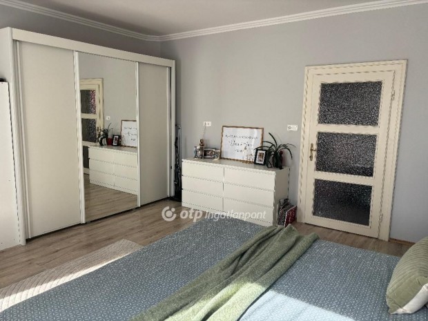 93 nm-es h�z elad� Mosonmagyar�v�r