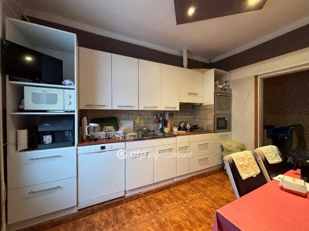 93 nm-es h�z elad� Si�fok