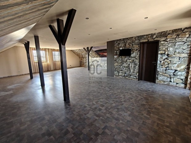 94 nm-es iroda kiad� Cegl�d