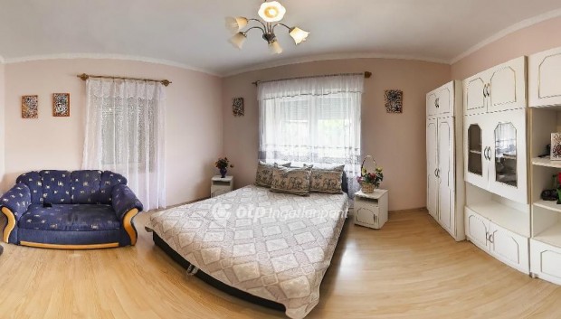 95 nm-es h�z elad� Beseny�telek