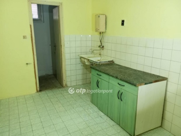 95 nm-es h�z elad� Feldebr�