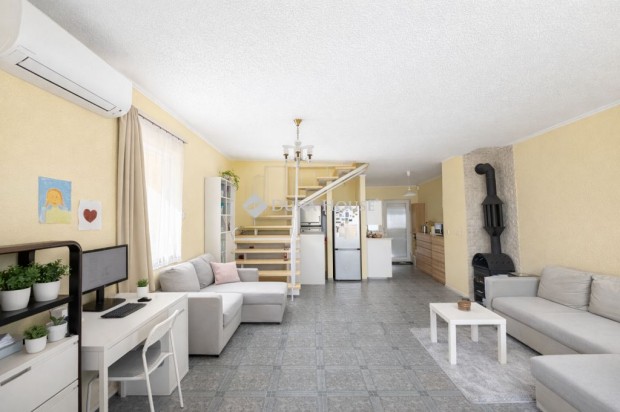 95 nm-es h�z elad� Fels�pakony