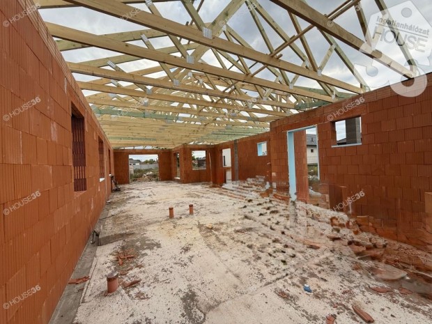 95 nm-es h�z elad� Helv�cia