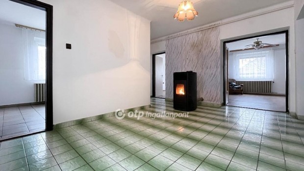 95 nm-es h�z elad� Markotab�d�ge