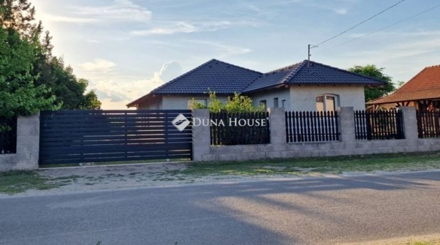 95 nm-es h�z elad� Szentm�rtonk�ta