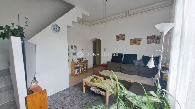 95 nm-es h�z elad� Vecs�s