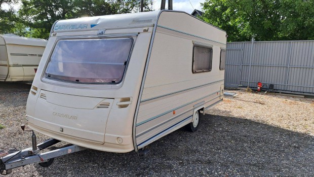 95-s Caravelair 450 lakkocsi!