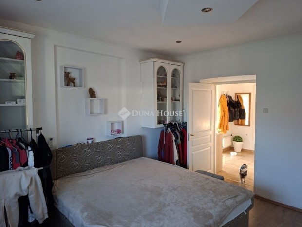 95m2, fel�j�tott, 3 szob�s