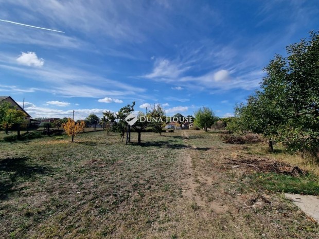 962 nm-es telek elad� Sereg�lyes