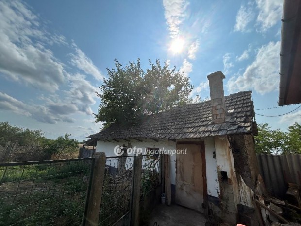 96 nm-es h�z elad� Bihartorda