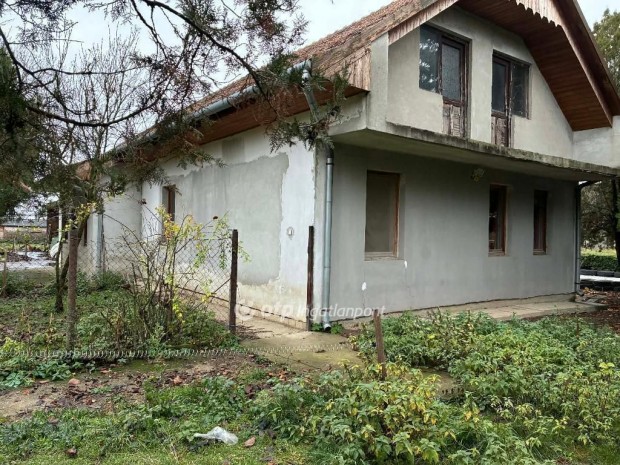 96 nm-es h�z elad� Gyula