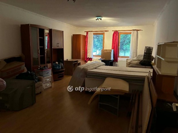 96 nm-es h�z elad� Gyula