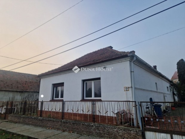 96 nm-es h�z elad� L�nycs�k