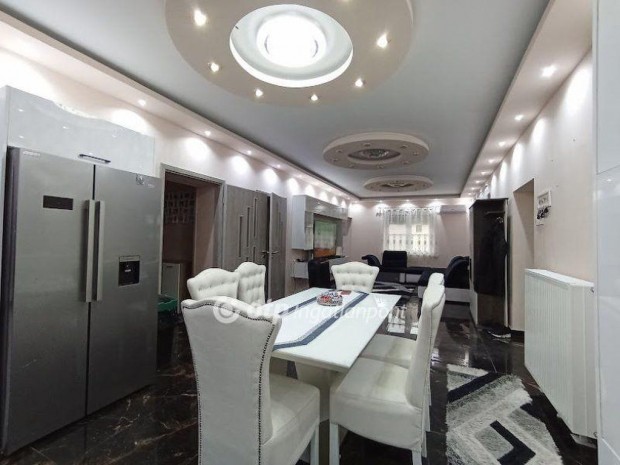 97 nm-es h�z elad� Cs�ny