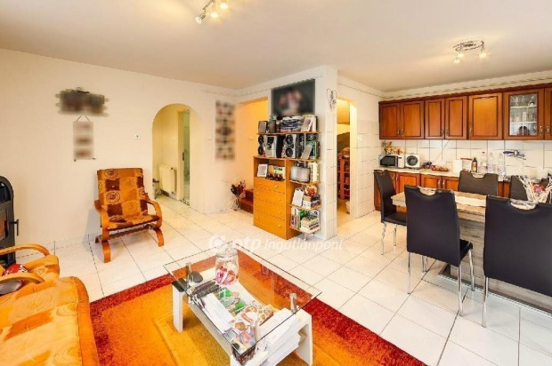 97 nm-es h�z elad� Kerecsend