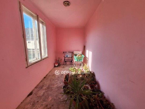 97 nm-es h�z elad� N�dudvar